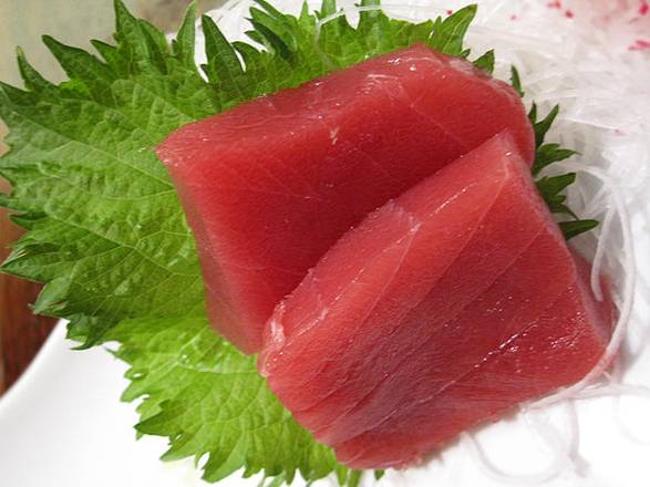 Tuna Sashimi (2 pcs)