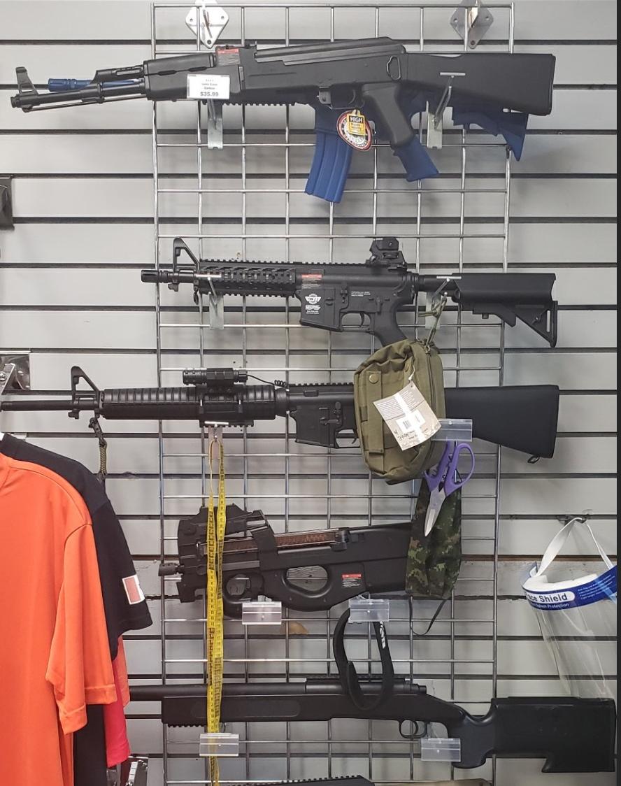 Replica Guns / Paintball Guns / Uniforms